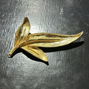 Vintage Brushed Gold Tone Leaf Brooch Pin
